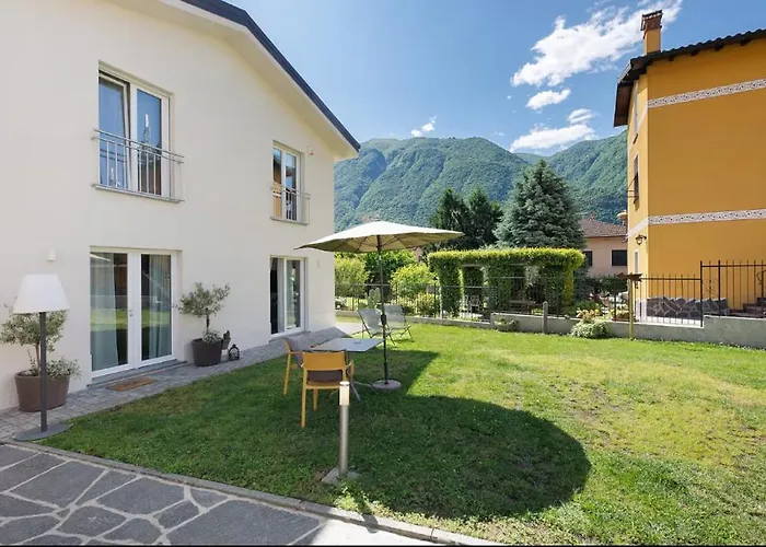 Bed and Breakfast PEONIA 2 posti Wi-Fi AC free park Jacuzzi Porlezza