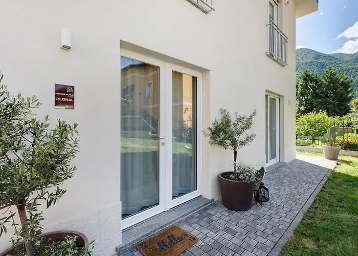 Bed and Breakfast PEONIA 2 posti Wi-Fi AC free park Jacuzzi Porlezza