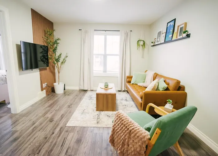 Cozy & Stylish Laneway Suite