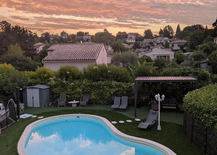 Bas De Villa Composee D'Un 3 Pieces Et D'Un Studio Avec Piscine Privee