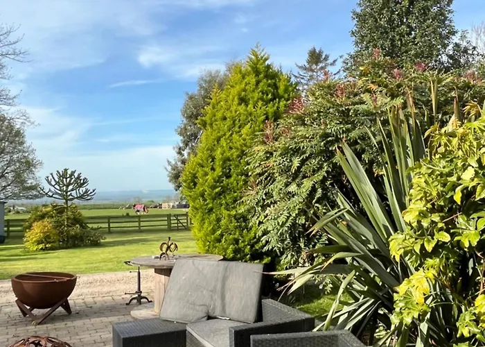Cottage Lea'S Country Hotel & Restaurant