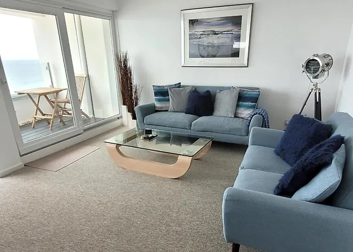 Tides - Beach Front Apartment In Bracklesham Bay