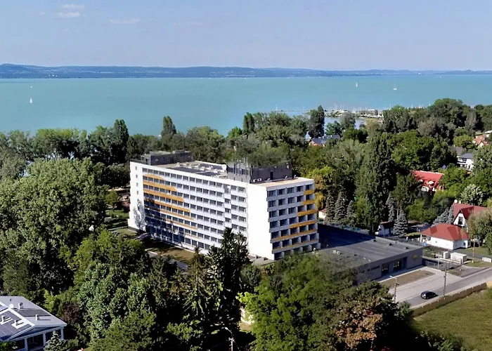 Lelle Hotel