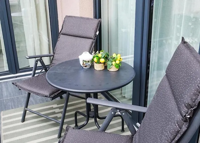 Neue Moderne Wohnung,74Qm,Balkon,Kingsize Boxspringbett