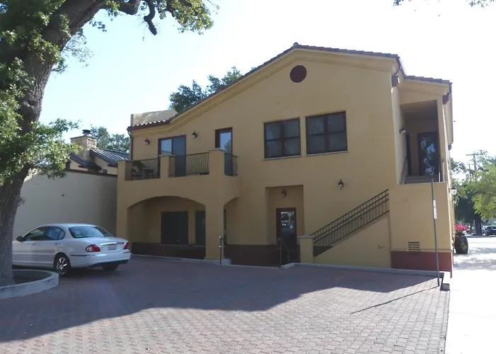Romantic Downtown Paso Retreat Walk To Wine & Dining
