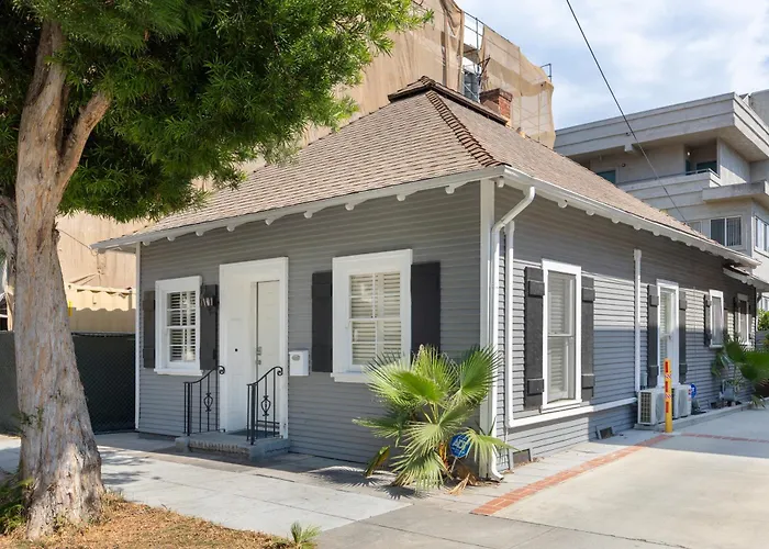 Adorable Pasadena Bungalow
