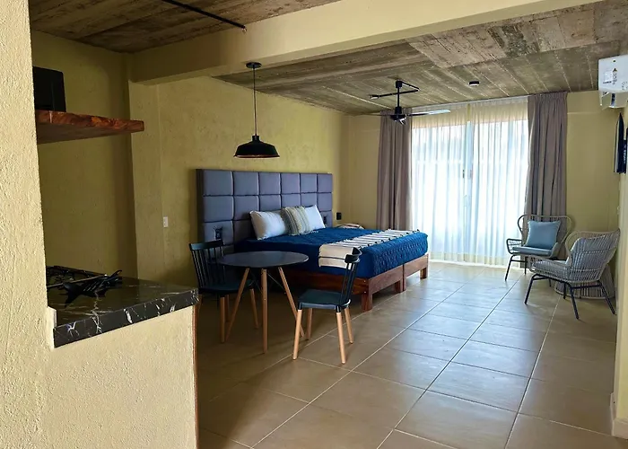 Lolitas Suites 304