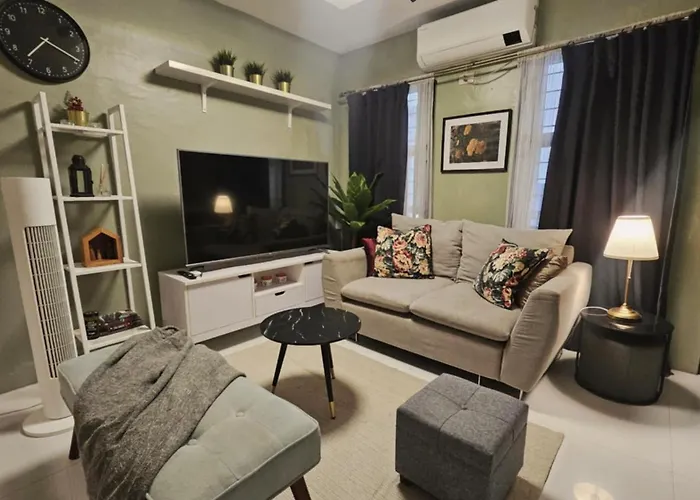 Cozy Home Deca Clark