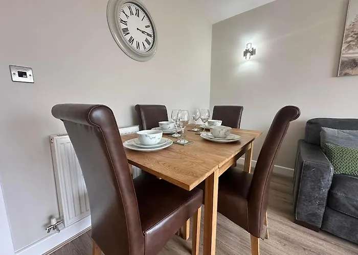 Modern Homely Well Equipped 2Br Bungalow Next To The Racecourse Free Parking