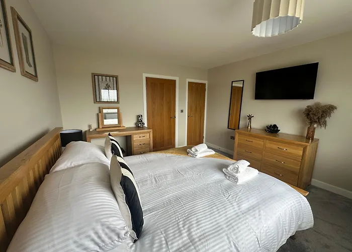 Modern Homely Well Equipped 2Br Bungalow Next To The Racecourse Free Parking