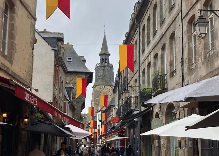 L'Aparthe Dinan - Vue Sur La Place Du Marche