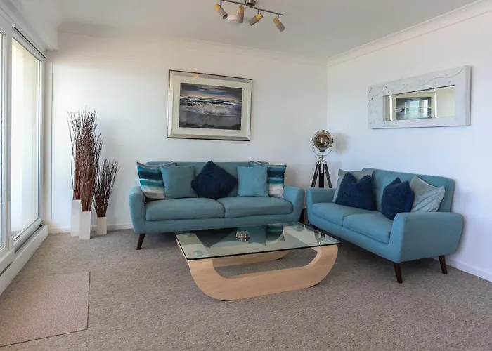 Tides - Beach Front Apartment In Bracklesham Bay