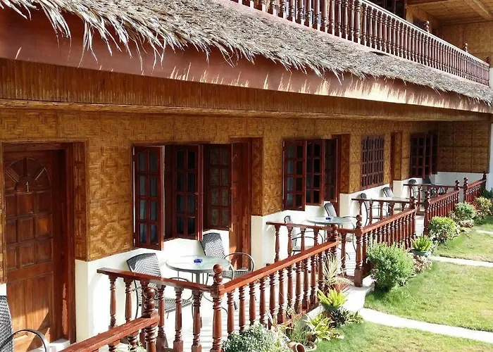 Cou Cou Bar Hotel & Restaurant