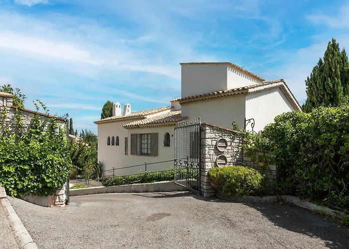 Mandelieu Villa With Rooftop