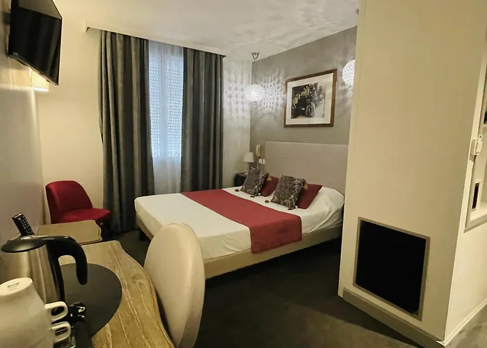 Brit Hotel Acacias