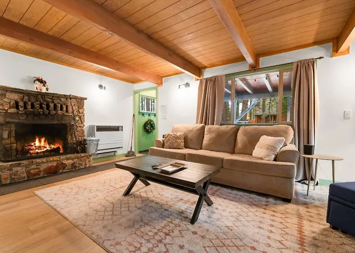 Midnight Pines Cabin - Cozy Get-Away Near Slopes!
