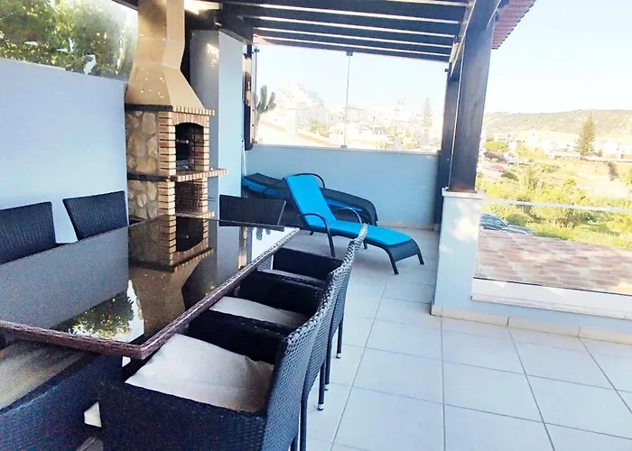 Casa Do Mar - Luxurious Villa With Swim Spa & Sea View