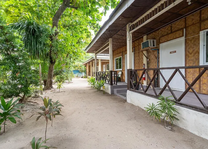 The Shark'S Tail Dive Resort