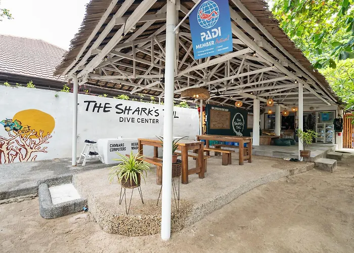 The Shark'S Tail Dive Resort
