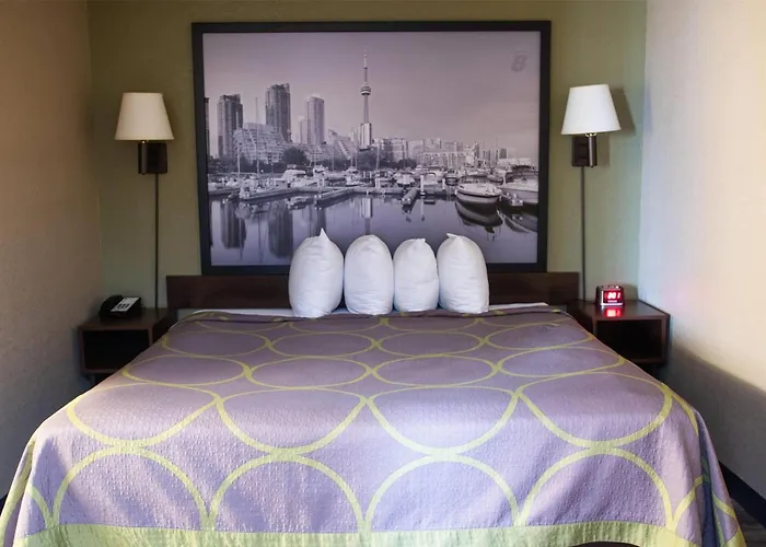 Super 8 By Wyndham Mississauga