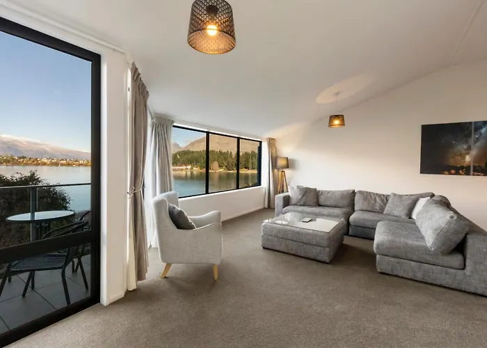 Spinnaker Bay Apartments