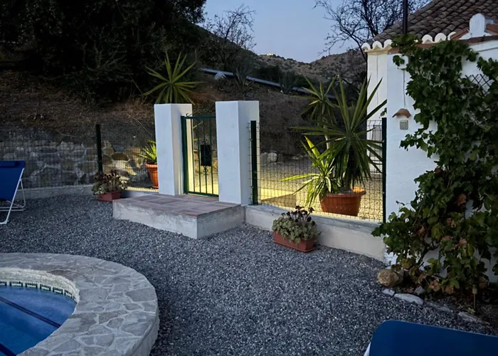 La Casita Blanca- La Almona Chica