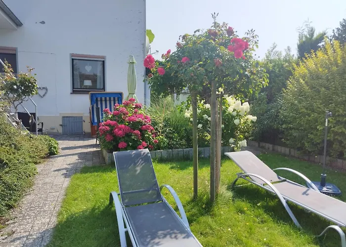 Fewo "Am Deich" 70M Zum Strand, Glasfaser, Fahrradgarage, Eigener Parkplatz, Eigener Garten