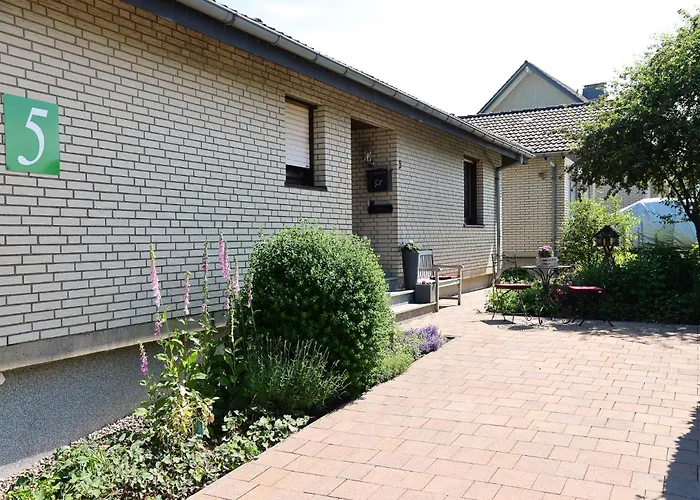 Sonnige Wohnung In Bad Driburg Mit Garten