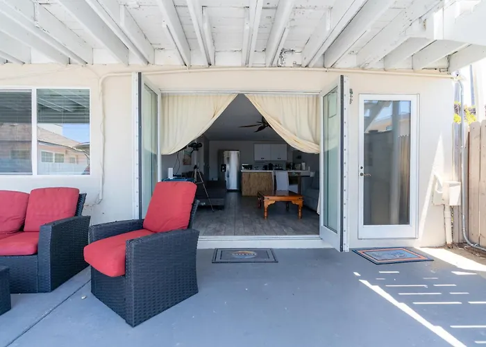 Beachfront Cottage Lower Unit