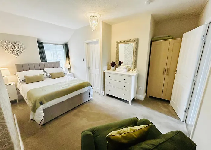 Willesden, Apartment 2, A Beautifully Furnished And Spacious Apartment Located In The Heart Of Llandudno