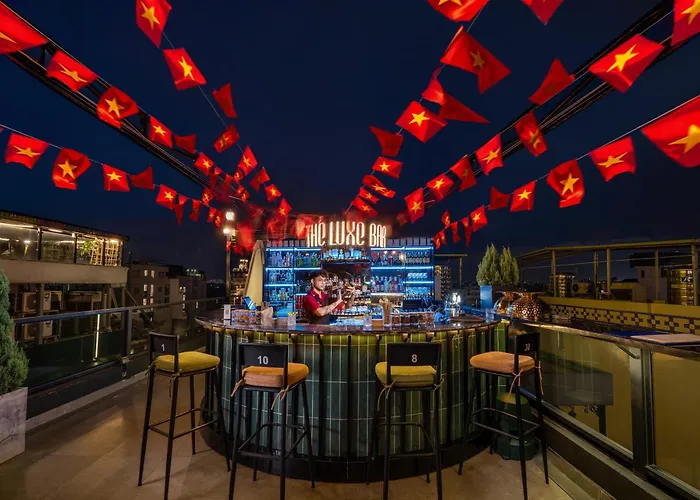 Le Premier Hotel & Rooftop Bar