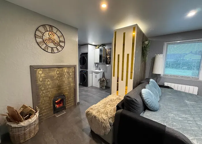 Deluxe Studio With Sauna And Jacuzzi - Adults Only