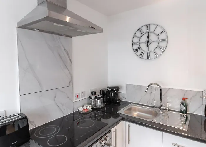 Luxury 1 Bd | Central | Parking | Wifi