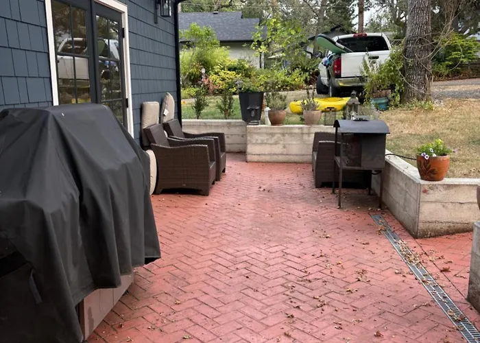 Charming Victoria Character Home-Pet Friendly