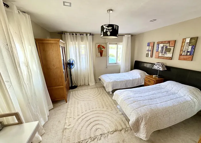 Bonito Chalet En Benidorm, Negocios, Estudios, Salud