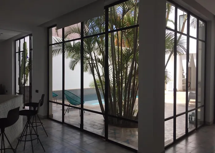 Private Group Retreat Villa,Heated Pool & Comfort Stay