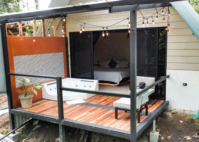 River Paradise Cabin With Private Jacuzzi