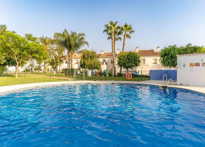 Stunning Home In Caleta De Velez