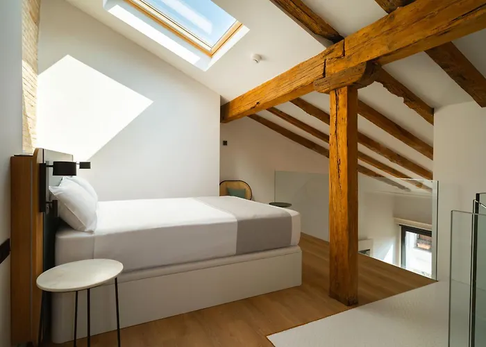 Limehome Pamplona Hilarion Eslava