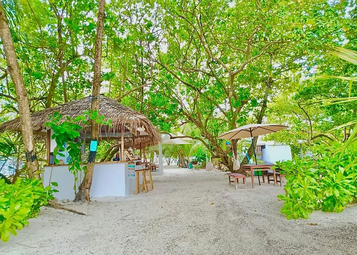 Yuvi Blue Guesthouse At Himmafushi
