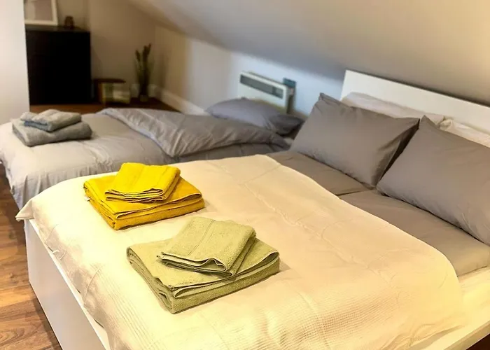 Stylish Bright Loft Studio In Ealing