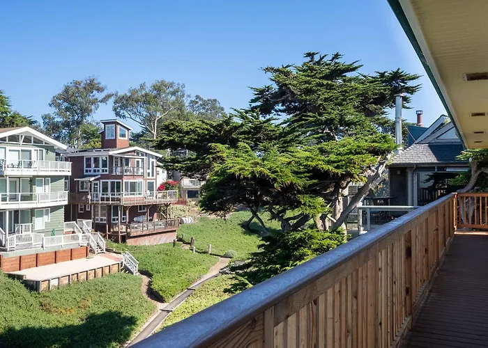 Stunning Coastal Cottage With Views Of Monterey Bay