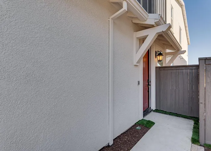 7 Mi To Folsom Lake: Sacramento Area Apartment