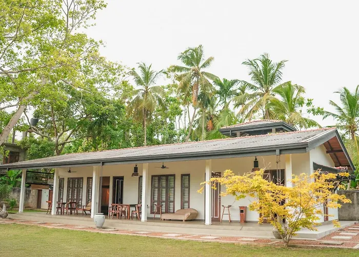 Beach Club Bungalow Induruwa