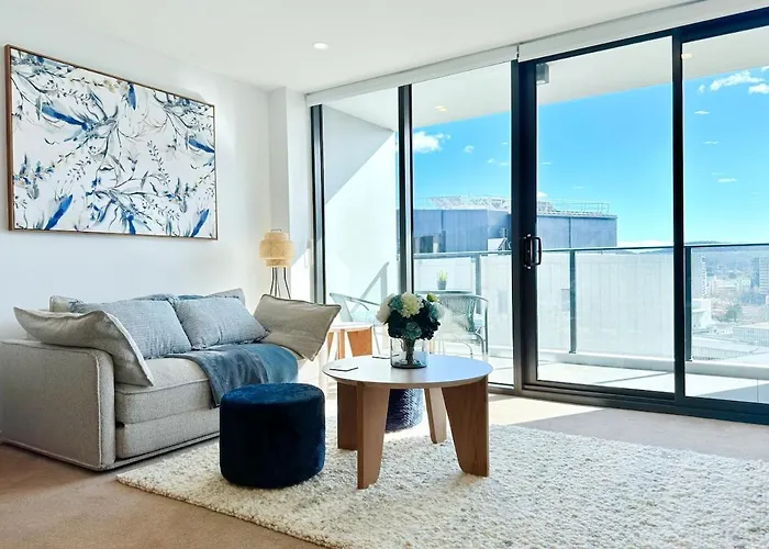 Luxury Cbd Apartment, Level 14 Views, Walk To Canberra Centre & Dining & Free Parking