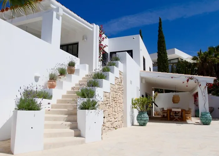 Tranquil Retreat Villa In Cap Martinet, 1063