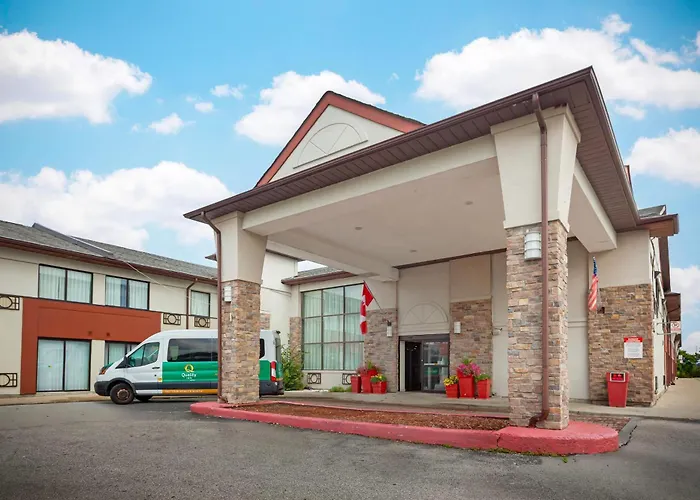 Quality Inn & Suites 5585 Ambler Drive Mississauga Ontario