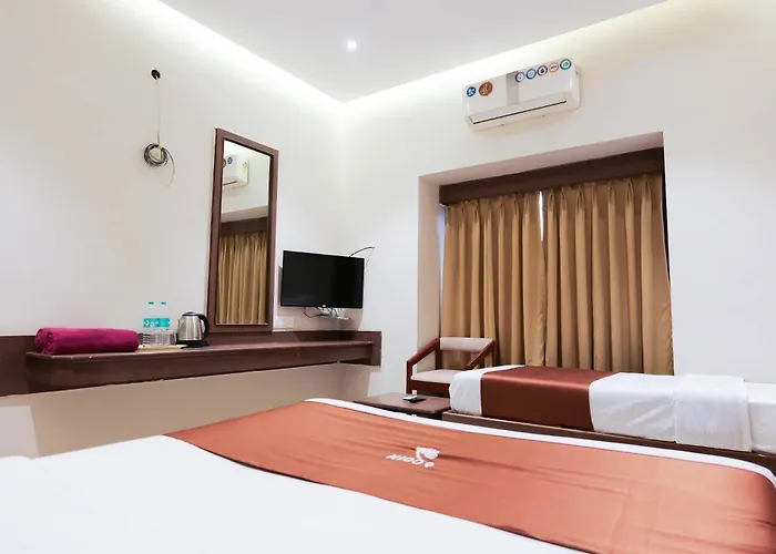 Hotel Laxmibai Palace- Only 300 Meter From Sai Baba Temple!!!!