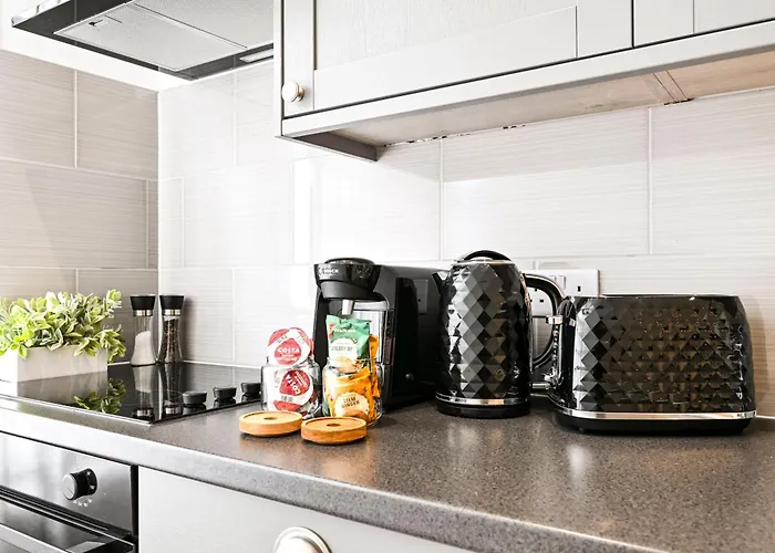 Stylish Ealing Broadway Apt - Steps To Metro & Workspace