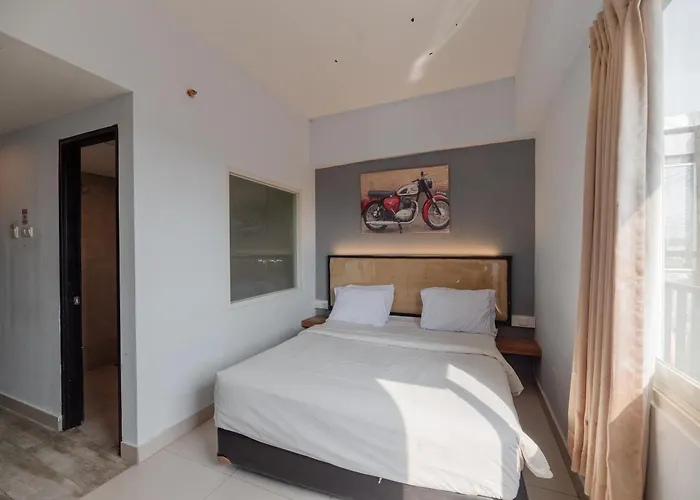 De La Charis Hotel By Waringin Hospitality